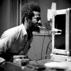 Robert Aiki Aubrey Lowe için avatar