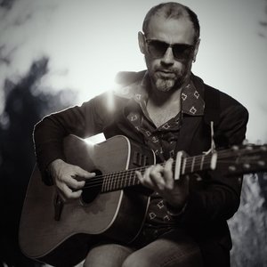 Ona Nua feat. Abraham Rivas and Xavi Alamán 的头像