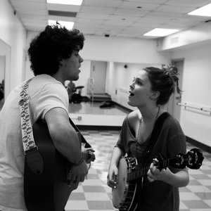 Maggie Rogers & Del Water Gap 的头像