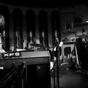 Robert Glasper, Derrick Hodge 的头像