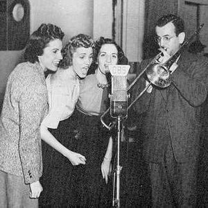 “Glenn Miller & The Andrews Sisters”的封面