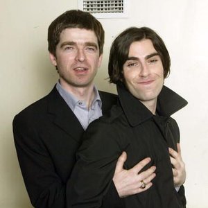 Kelly Jones with Noel Gallagher 的头像