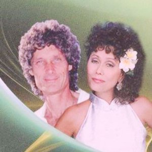 Bruce Becvar & Lani Star 的头像