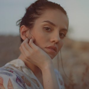 Avatar for Bia Neves