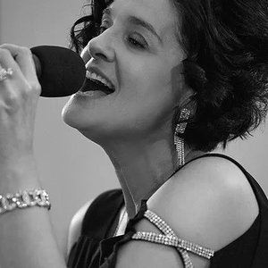 Amy Manette Trio 的头像