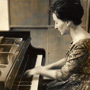 'Bozena Griner, Piano' için resim