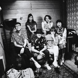 White Shoes & The Couples Company 的头像