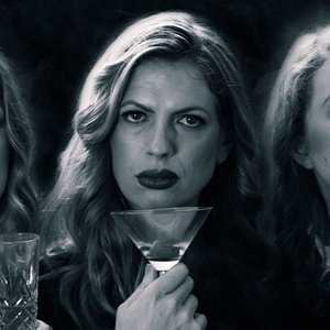Drunk Women Solving Crime 的头像