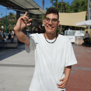 Adrián 的头像