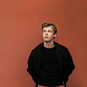 Nicholas Hamilton 的头像