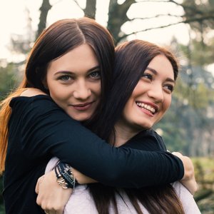 How Many Sisters? 的头像