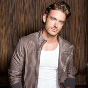 Aaron Young 的头像