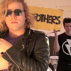 The Shields Brothers! 的头像