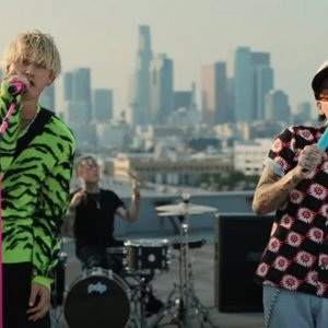 Machine Gun Kelly, Blackbear için avatar