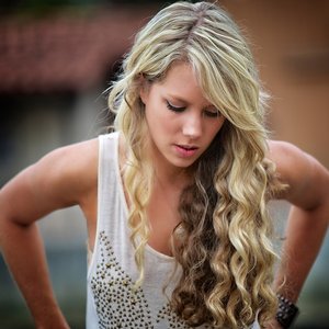 Chelsey Danfield 的头像
