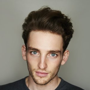 Laurie Davidson 的头像