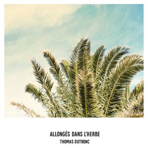 Allongés dans l'herbe