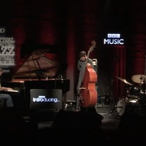 Peter Edwards Trio 的头像