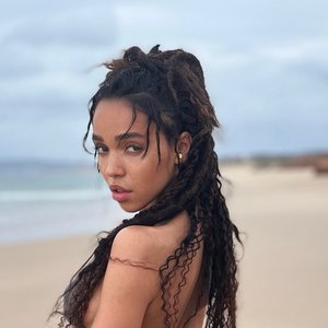 FKA twigs のアバター