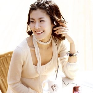 Lee Yoon Ji이윤지 的头像