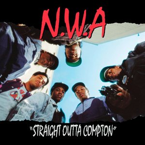 “Straight Outta Compton”的封面