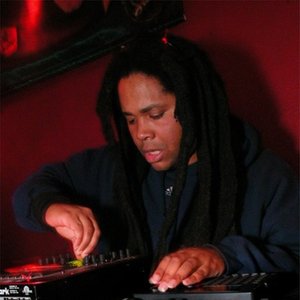 Hieroglyphic Being & The Truth Theory Trio 的头像