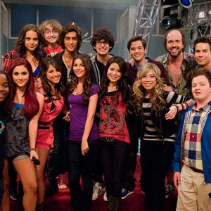 Victorious Cast & iCarly Cast 的头像