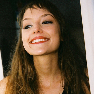 Mallu Magalhães photo provided by Last.fm