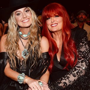 Wynonna & Lainey Wilson 的头像