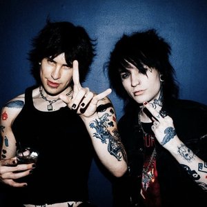 Jake Webber & Johnnie Guilbert 的头像