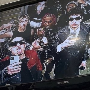 “OPIUM*”的封面