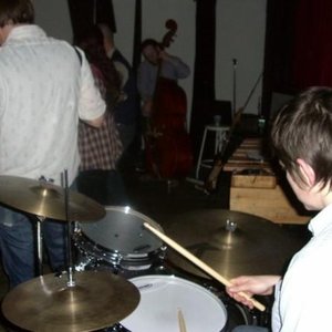 Between The Pine 的头像