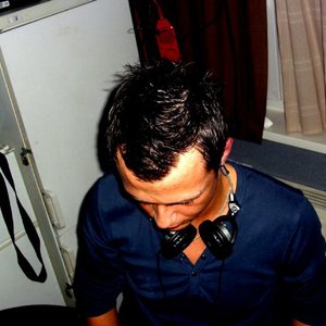 DJ Adusta için avatar