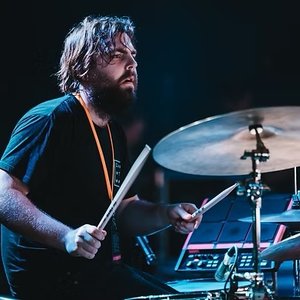 Miles Thomas 的头像