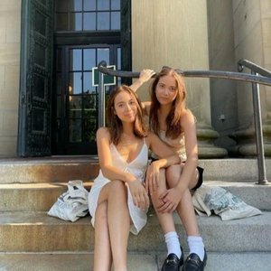 Laufey & dodie 的头像