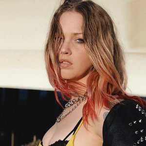 Vera Bloom 的头像