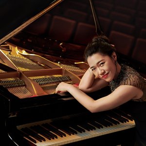 Charlotte Hu 的头像