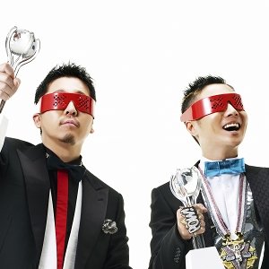 “m-flo♥日之内エミ & Ryohei & Emyli & YOSHIKA & LISA”的封面