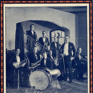 Bing Crosby with Paul Whiteman and His Orchestra 的头像