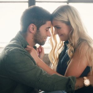 Clara Mae & Jake Miller のアバター
