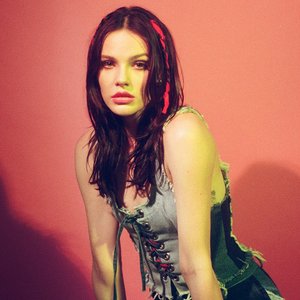 Cait Fairbanks 的头像