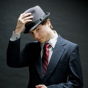 The Untitled Nick Strong Solo Project 的头像