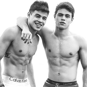 Brothers Rocha 的头像