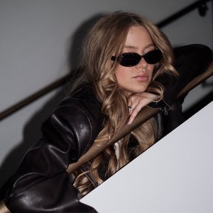 Girlfriend (Yes, I do)