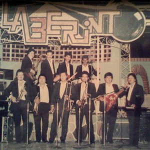 “GRUPO LABERINTO LA BOMBA TROPICAL DEL PACIFICO”的封面