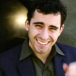 Bild für 'John Lloyd Young'