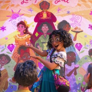 Stephanie Beatriz, Olga Merediz & Encanto - Cast 的头像