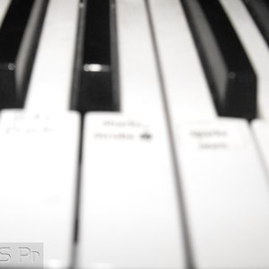 “2012 House Promos”的封面