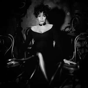 Whitney Houston 的头像