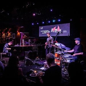 Bill Laurance Trio 的头像